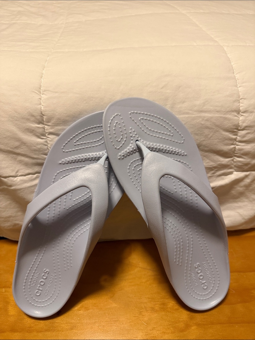 CROCS Women's Light Lavender Flip Sandals NWOT
